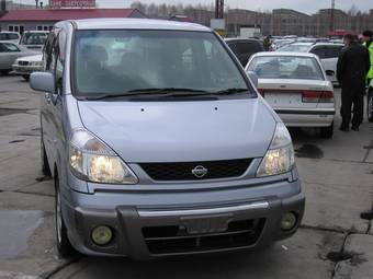 2000 Nissan Serena Photos