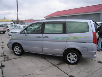 2000 Nissan Serena Photos