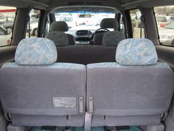 2000 Nissan Serena Pictures