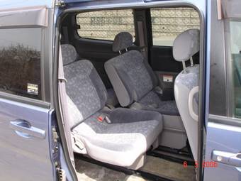 2000 Nissan Serena Pictures