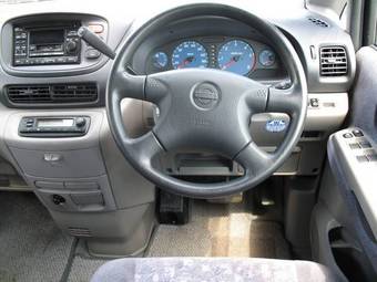 2000 Nissan Serena Pictures