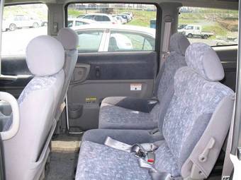 2000 Nissan Serena Images