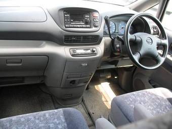 2000 Nissan Serena Pictures
