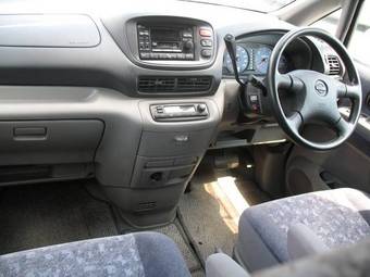 2000 Nissan Serena Pictures