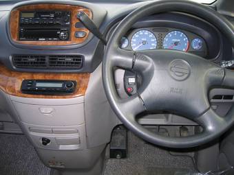 2000 Nissan Serena Photos