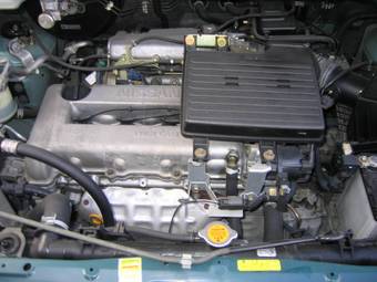 2000 Nissan Serena Pictures