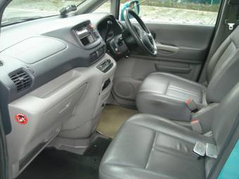 2000 Nissan Serena Photos