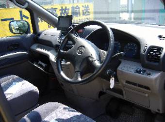 2000 Nissan Serena Pictures