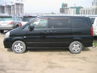 2000 Nissan Serena Images