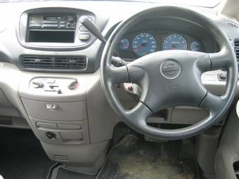 2000 Nissan Serena Pics