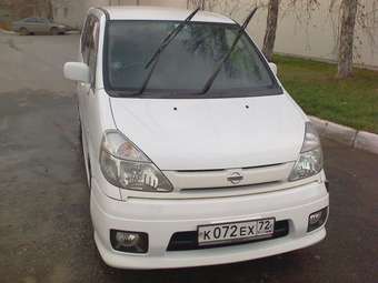 2000 Nissan Serena Pictures