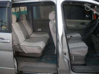 2000 Nissan Serena Photos