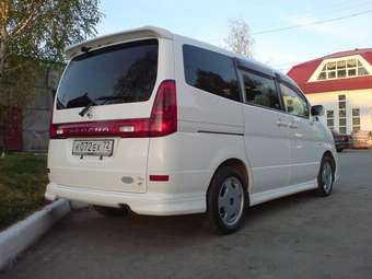 2000 Nissan Serena Photos