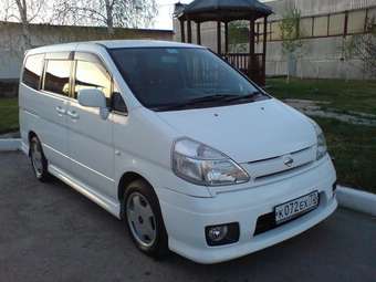 2000 Nissan Serena Photos