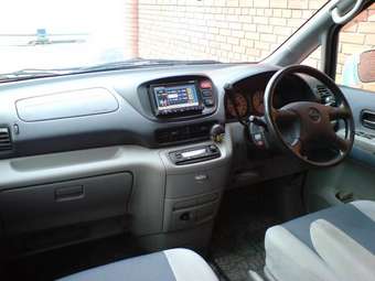 2000 Nissan Serena Pictures