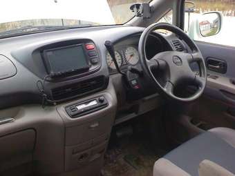 2000 Nissan Serena Images