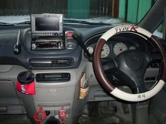 2000 Nissan Serena Pictures