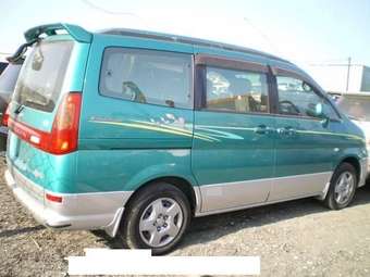 2000 Nissan Serena Photos