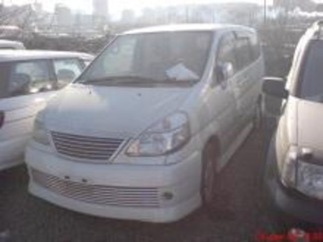 2000 Nissan Serena