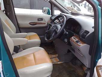 2000 Nissan Serena Pictures