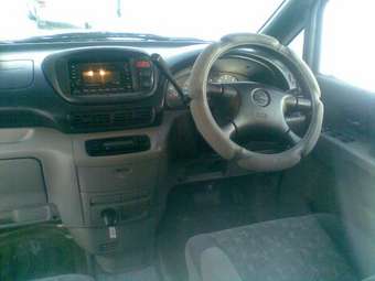 2000 Nissan Serena Images