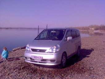 2000 Nissan Serena Images