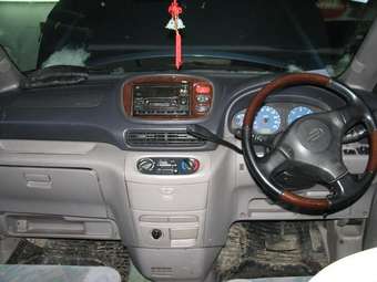 2000 Nissan Serena Pictures