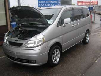 2000 Nissan Serena