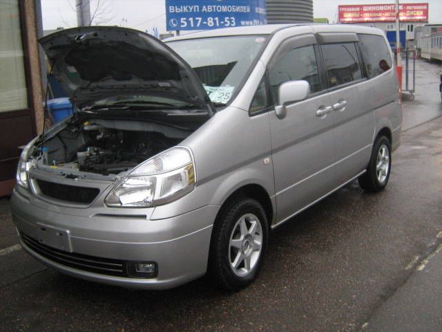 2000 Nissan Serena