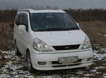 2000 Nissan Serena