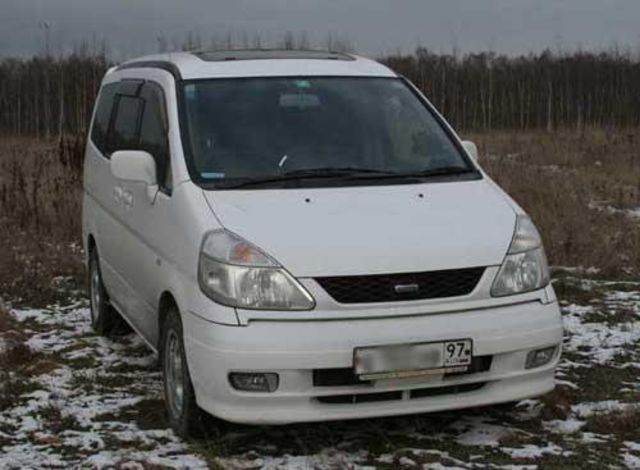 2000 Nissan Serena