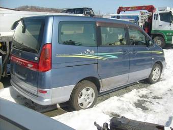 2000 Nissan Serena Photos