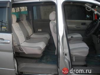 2000 Nissan Serena Pictures