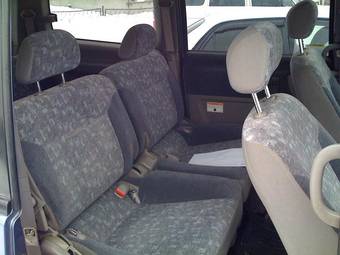 2000 Nissan Serena Pictures