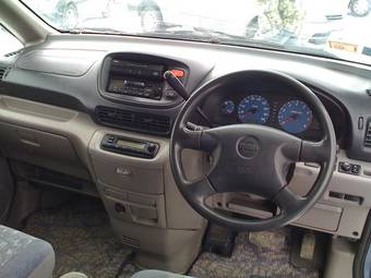 2000 Nissan Serena Photos