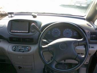 2000 Nissan Serena Pictures