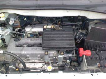 2000 Nissan Serena Photos