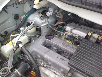 2000 Nissan Serena Images