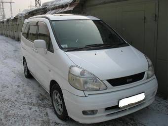 2000 Nissan Serena Photos