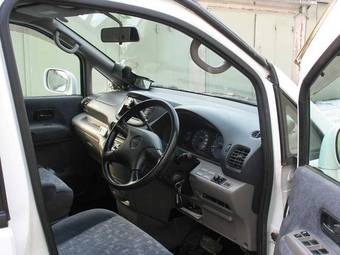 2000 Nissan Serena Photos