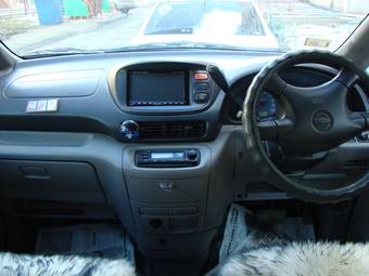 2000 Nissan Serena Pictures