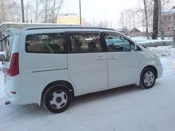 2000 Nissan Serena Photos