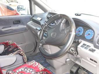 2000 Nissan Serena Photos