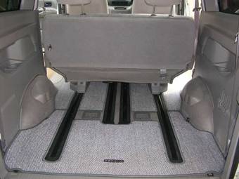 2000 Nissan Serena Pictures