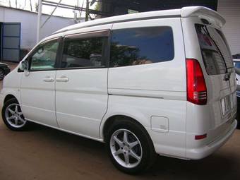 2000 Nissan Serena Photos