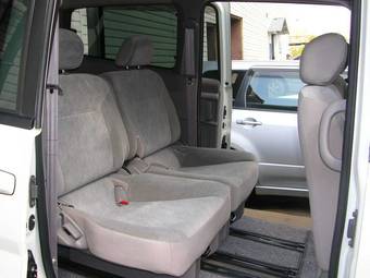 2000 Nissan Serena Images