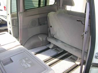 2000 Nissan Serena Pics