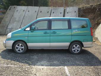 2000 Nissan Serena Pics