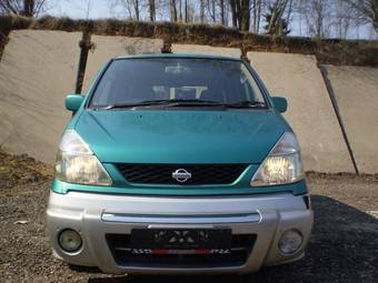 2000 Nissan Serena Pictures