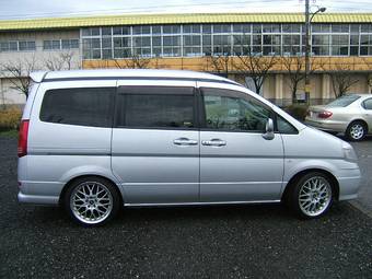 2000 Nissan Serena Images